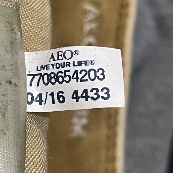 American Eagle "Hi-Rise Shortie" Super Super Stretch Khaki Shorts - Size 4 Denim - Picture 7 of 8